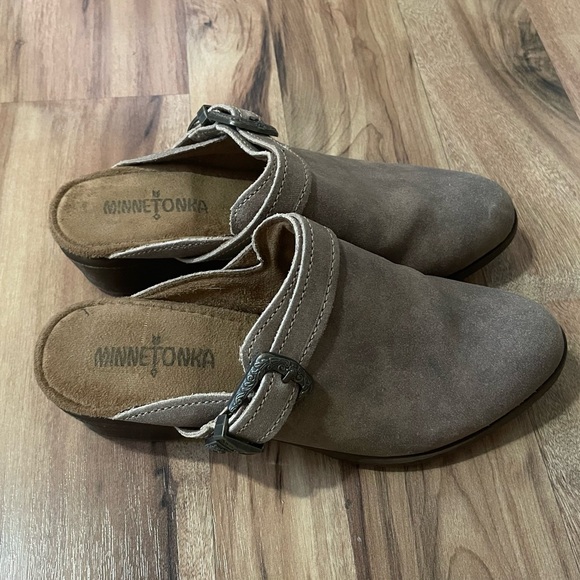 Minnetonka Suede Billie Mules Sz 7 - Picture 2 of 9